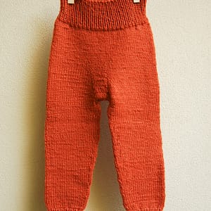 Rostrote Weichbund-Hose mit Rippenmuster