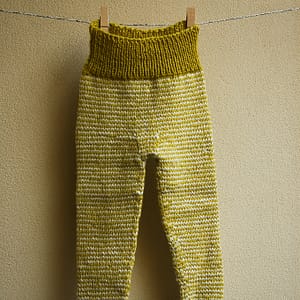 Grün-weiß geringelte Weichbund-Hose mit Rippenmuster